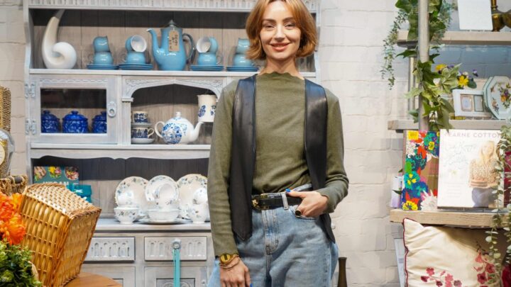 Leeds Rhino mascot Ronnie the Rhino and @Charityshopgirl Jen Graham to join Russell Bear for opening of Forget Me Not’s first charity shop in Leeds